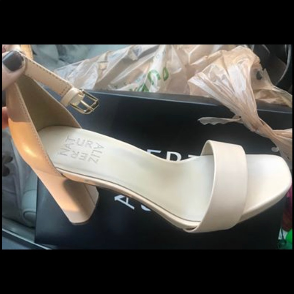 Naturalizer nude heels size 7.5 like new in box.
